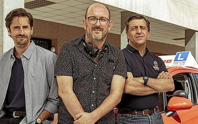 Juan Diego Botto, Borja Cobeaga y David Lorente, en el rodaje de ‘No me gusta conducir’. | FOTO: TNT Juan Diego Botto, Borja Cobeaga y David Lorente, en el rodaje de ‘No me gusta conducir’. | FOTO: TNT