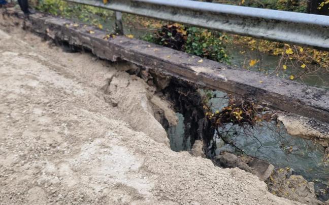 El desprendimiento de la escollera en la 'curva de Mina'.