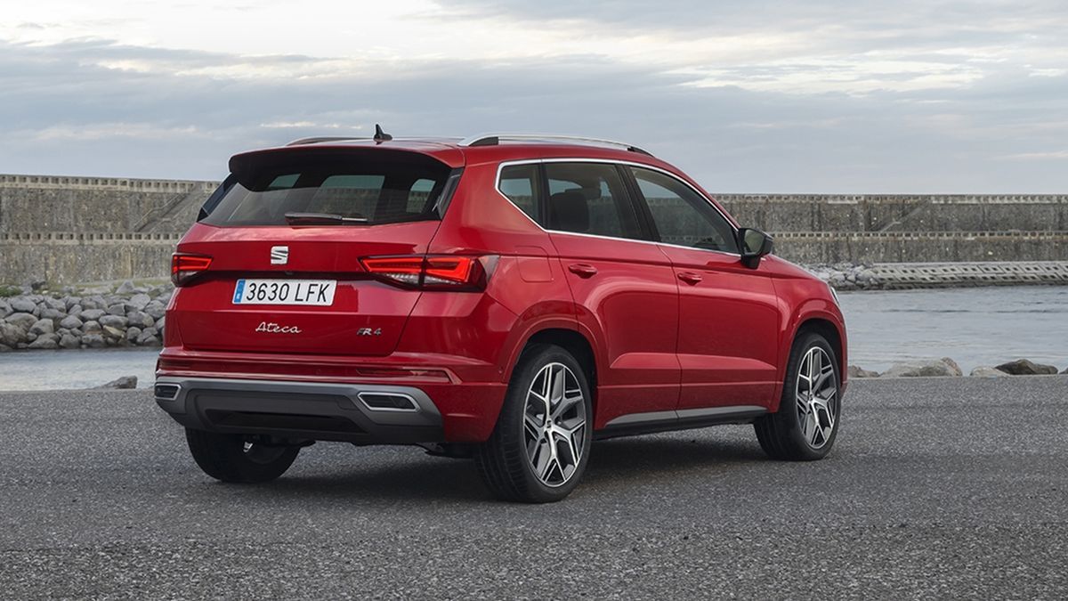 El Ateca recibe una línea de equipamiento adicional.