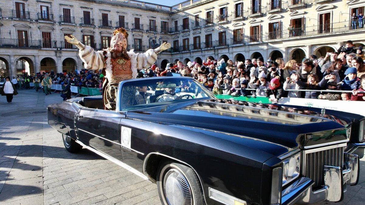 Gaspar en el último desfile desde la calle Dato, en 2020.