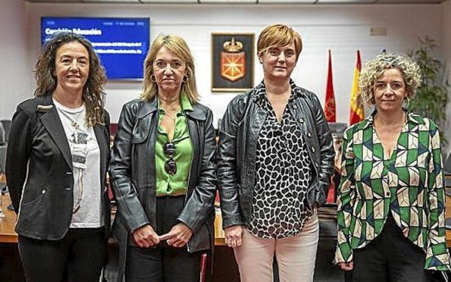 Una representación del instituto IES Marqués de Villena, ayer en la sesión de trabajo del Parlamento. | FOTO: DIARIO DE NOTICIAS