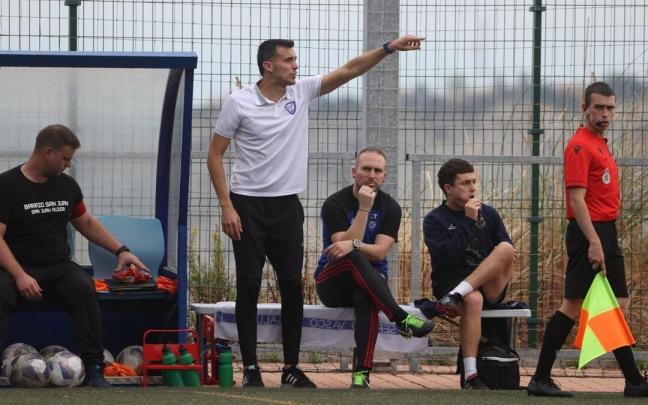 Ra&uacute;l Quintana, el t&eacute;cnico del Dinamo