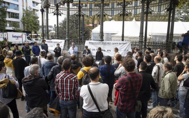 Concentración de los sindicatos de Ibermática hoy en Donostia. Concentración de los sindicatos de Ibermática hoy en Donostia.