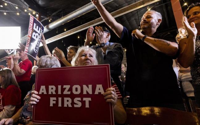 Simpatizantes republicanos en un mitin de Donald Trump en Arizona.