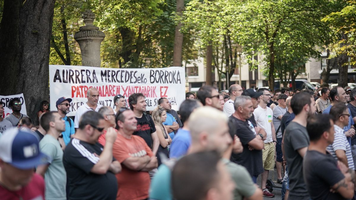 Las imágenes de la movilización de los trabajadores de Mercedes en Vitoria