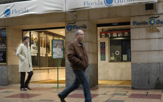 Fachada de los Cines Florida de Vitoria.
