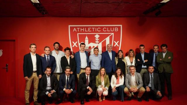 La nueva Junta Directiva del Athletic posa para los medios gráficos con Valverde e Iribar La nueva Junta Directiva del Athletic posa para los medios gráficos con Valverde e Iribar