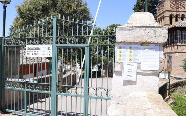 Puerta de El Bocal cerrada tras el confinamiento en junio de 2020