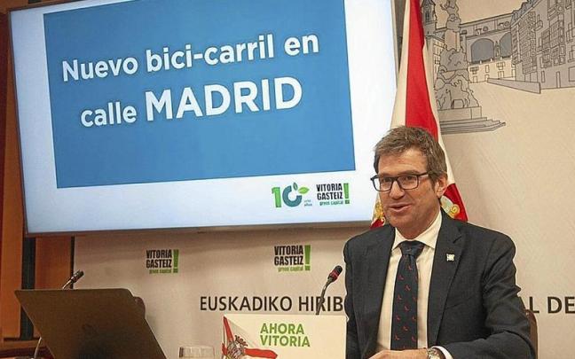 Gorka Urtaran en la comparecencia de ayer que clausuró la actividad municipal de 2022. | FOTO: J. CHAVARRI Gorka Urtaran en la comparecencia de ayer que clausuró la actividad municipal de 2022. | FOTO: J. CHAVARRI