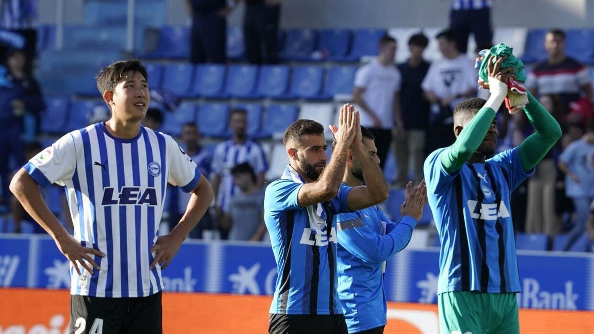 Hara y Abde agradecen el apoyo al público tras el triunfo ante la Ponferradina