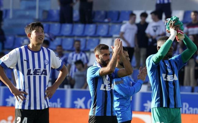 Hara y Abde agradecen el apoyo al público tras el triunfo ante la Ponferradina Hara y Abde agradecen el apoyo al público tras el triunfo ante la Ponferradina