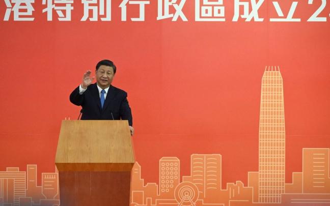 Xi Ji Ping durante los actos para conmemorar el aniversario de la vuelta de Hong Kong al dominio chino.