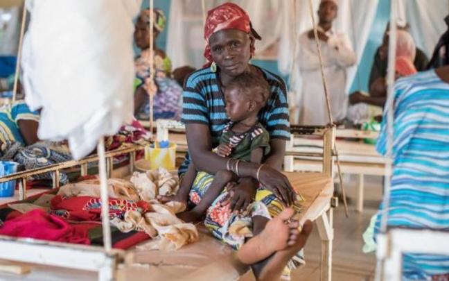 Child and mother at Aguie' hospital Child and mother at Aguie' hospital