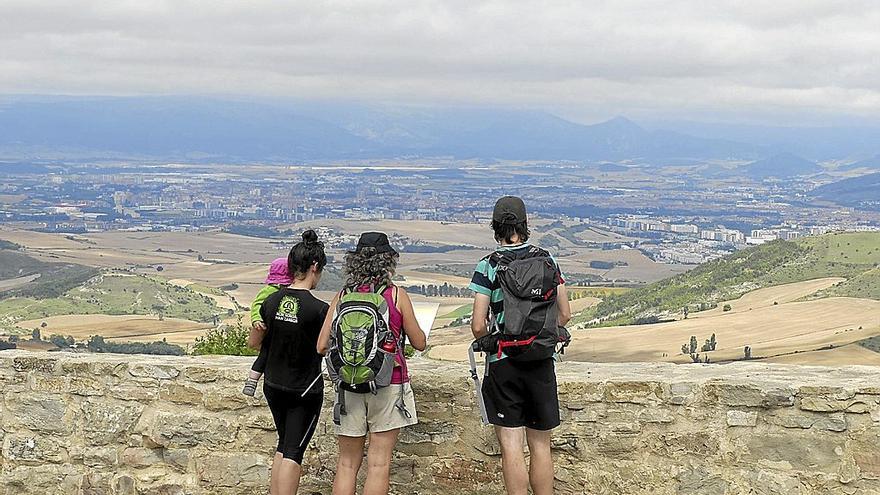 La vista sobre toda la comarca de Pamplona revela el carácter defensivo de esta fortificación.