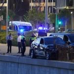 Uno de los cuatro fallecidos se produjo al salirse de la calzada un vehículo y arrollar a un peatón que circulaba por el paseo colindante al hospital del IMQ. OSKAR MARTINEZ |Deia