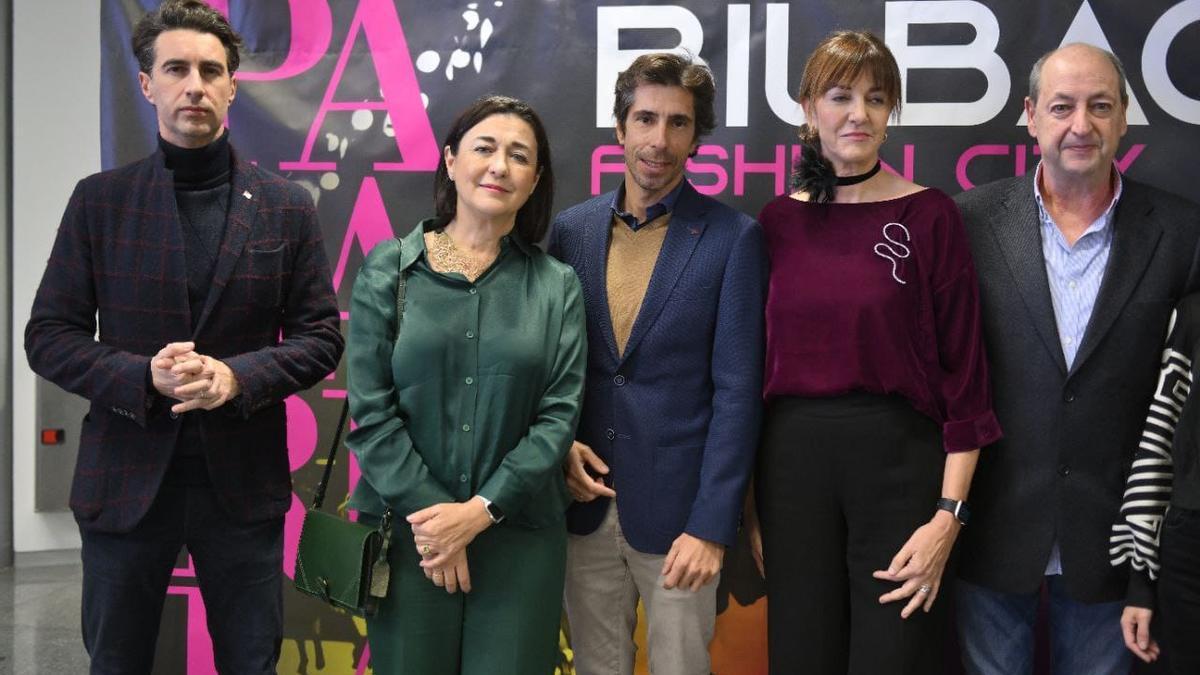 abier Ochandiano, Yolanda Díez, Ramón Armentia, Idoia Mendia y el presidente de Bilbao Centro, Adolfo Lorente.