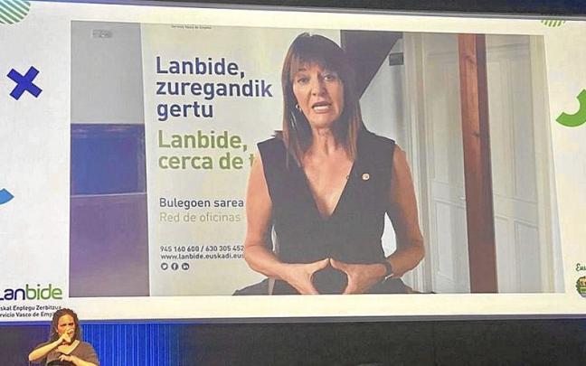 La consejera de Trabajo y Empleo, Idoia Mendia, ayer durante la inauguración de Merkalan. | FOTO: IREKIA