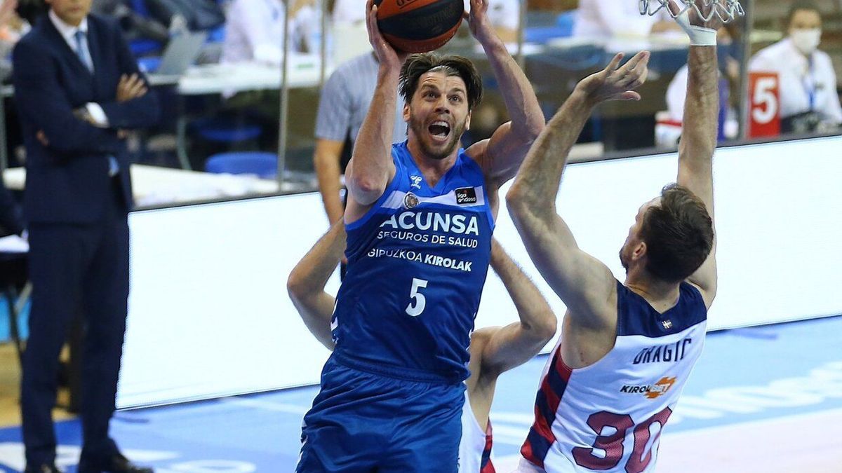 Mike Carlson en su vuelta jug&oacute; ante el Baskonia