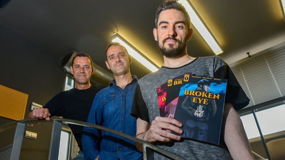 Martin eta Xabier Etxeberria gidoilariek, I&ntilde;aki Arenas marrazkilariarekin batera, &lsquo;Broken eye&rsquo; komikia sortu dute.