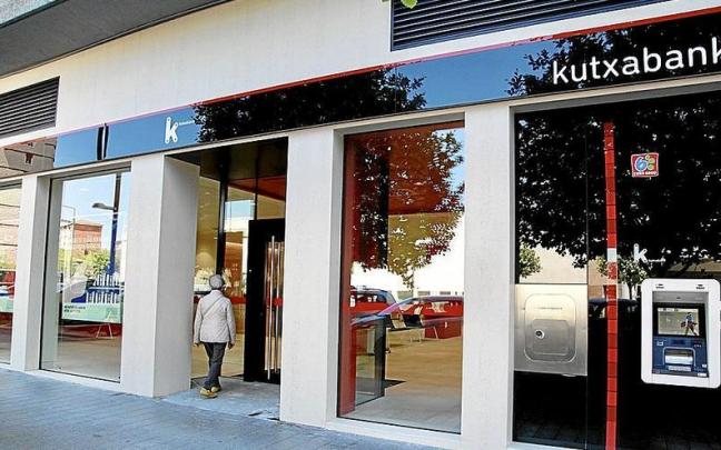 Imagen de una sucursal de Kutxabank. | FOTO: ALEX LARRETXI Imagen de una sucursal de Kutxabank. | FOTO: ALEX LARRETXI