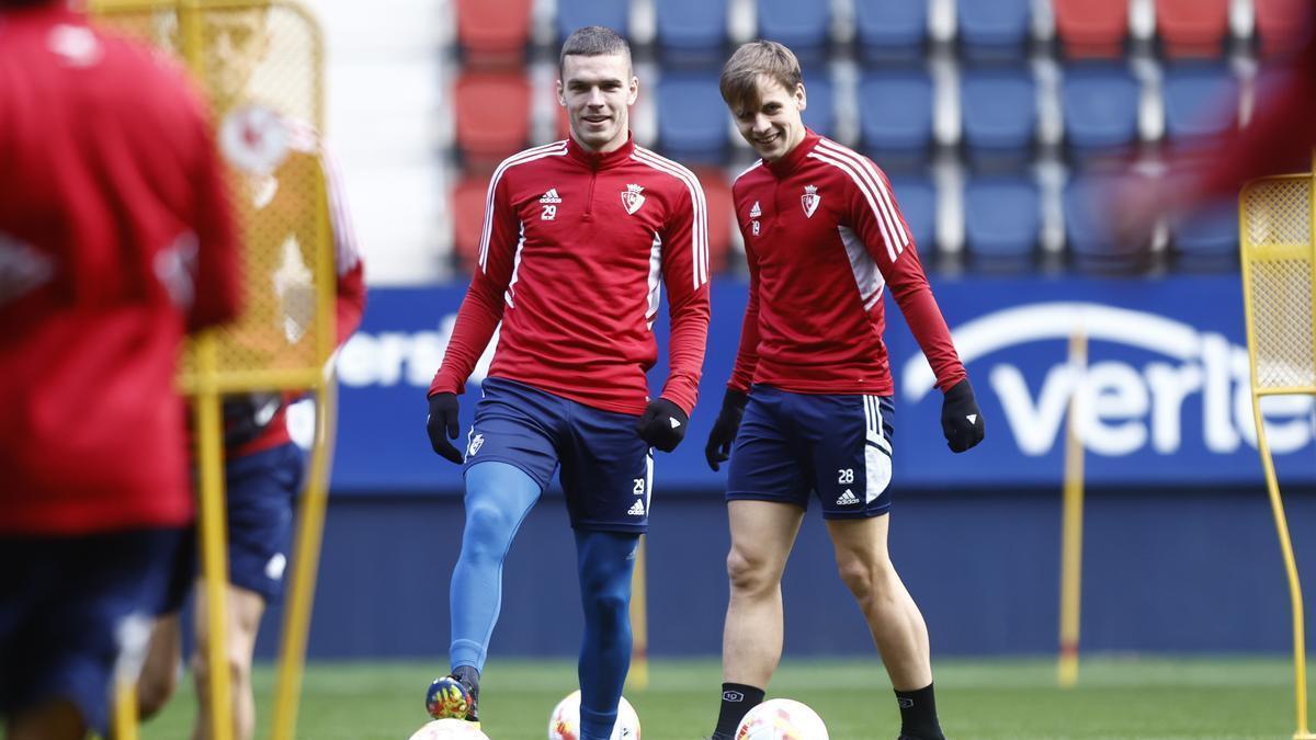 Diego Moreno, en primer término, durante el entrenamiento de este martes junto a Pablo Ibañez.