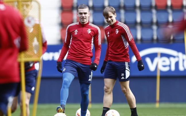 Diego Moreno, en primer término, durante el entrenamiento de este martes junto a Pablo Ibañez.