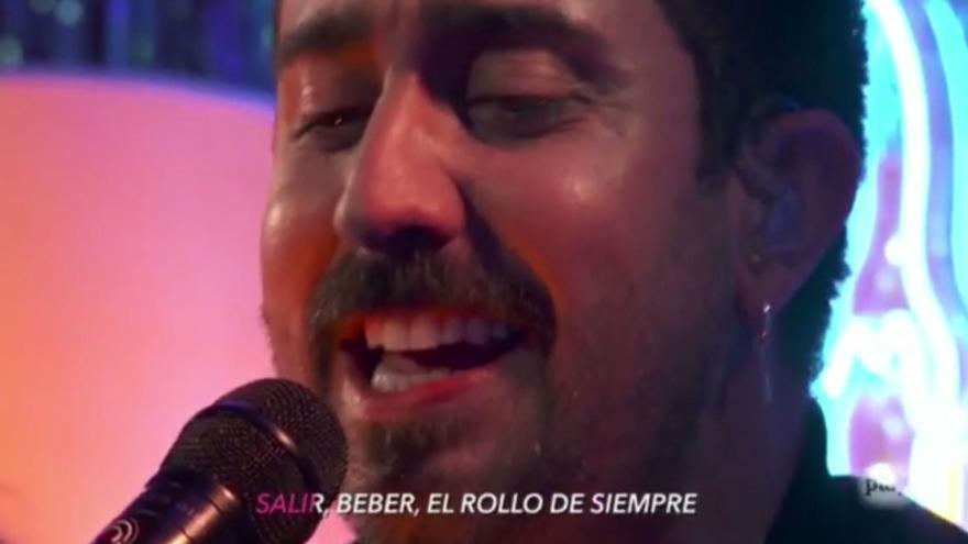 Alex Ubago se hace viral al versionar a Extremoduro.