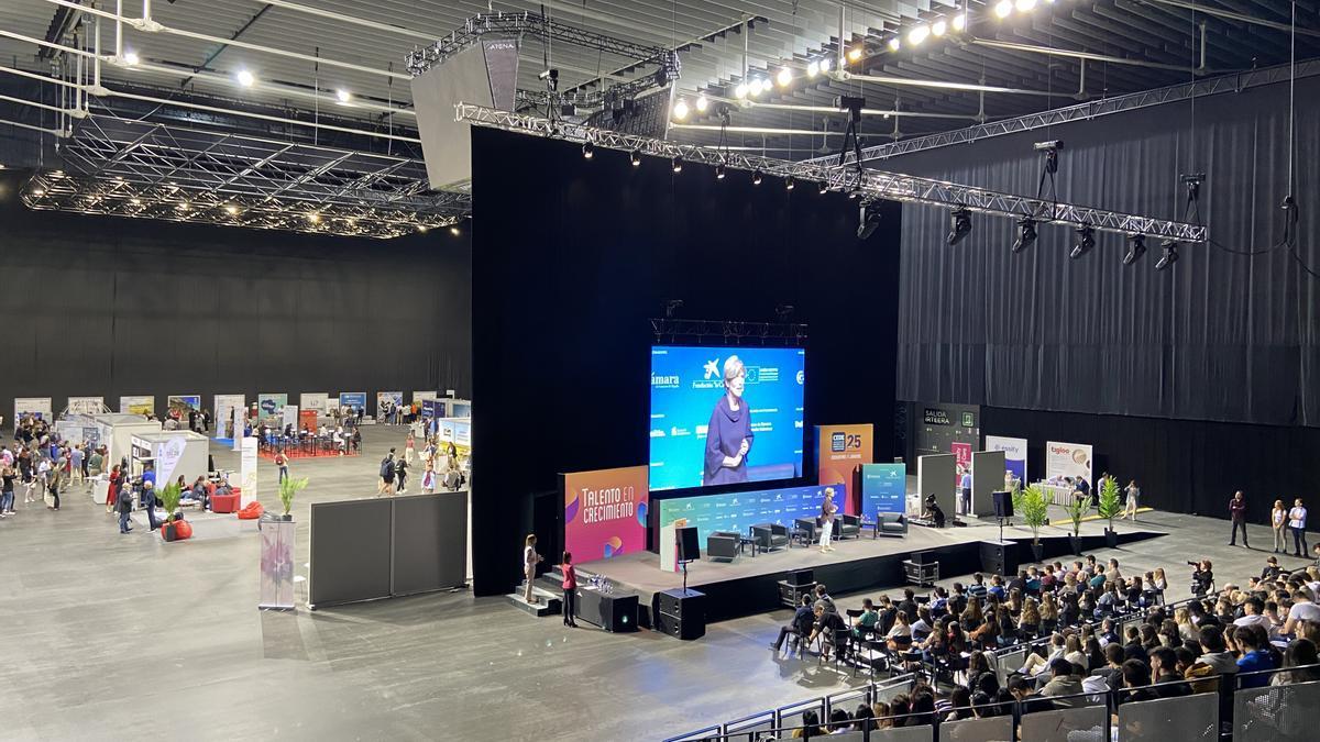 Encuentro de empleo y emprendimiento en el Navarra Arena el pasado año.