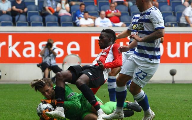 I&ntilde;aki Williams, en un amistoso ante el Duisburgo.