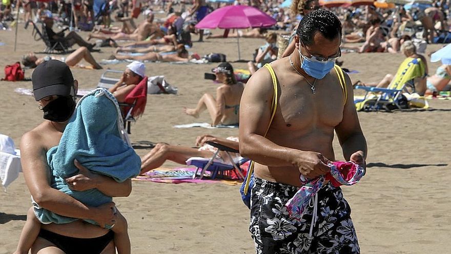 Imagen de archivo de una playa vasca el primer verano de pandemia.