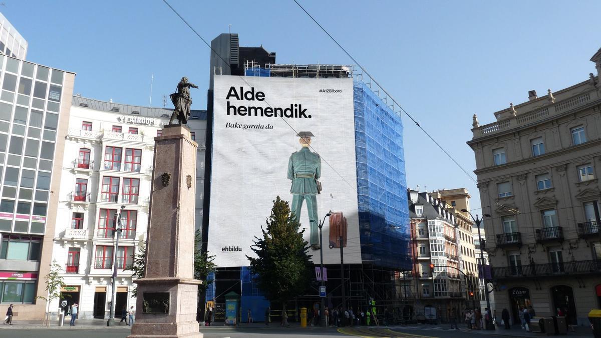 El fotomontaje de la pancarta.