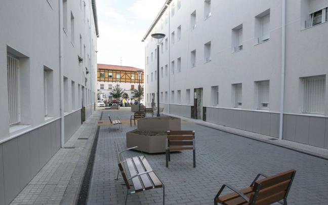 Calle de acceso a los portales