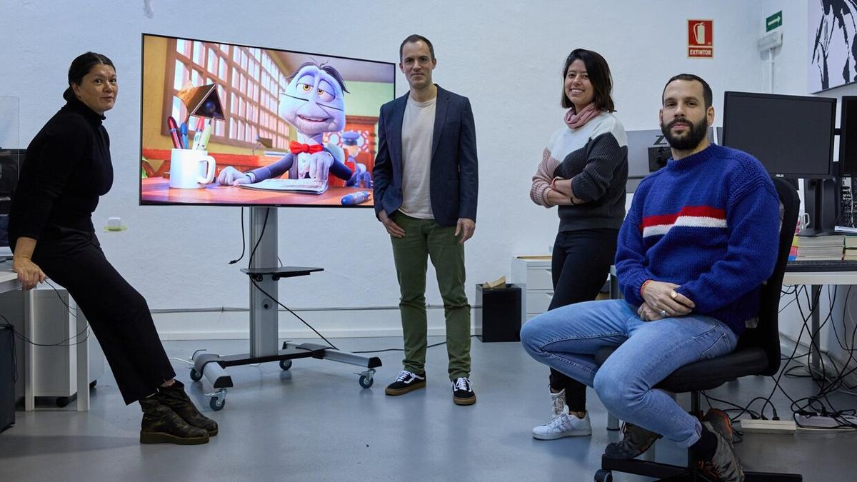 Equipo de 'Inspector Sun y la maldición de la Viuda Negra': Adriana Malfatti (productora), Julio Soto Gúrpide (director), Zayra Muñoz (directora de producción) y Eneko Gutiérrez (productor delegado).