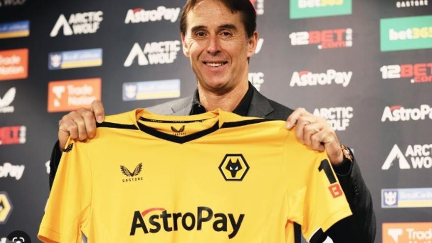 JULEN LOPETEGUI. Nació en Asteasu el 28 de agosto de 1966 (56 años). Tras colgar las botas, vivió una primera experiencia fallida entrenando al Rayo Vallecano, en la temporada 2003-04. Dos años más tarde, en 2006, se sumó al Real Madrid para integrar el equipo de ojeadores internacionales del club, por lo que no se reencontró con los banquillos hasta 2008, cuando se hizo cargo del filial blanco, el Castilla. Después entrenaría al Oporto, a la selección de España, al Real Madrid y al Sevilla, etapa esta última que concluyó hace un mes escaso en forma de destitución. Se acaba de comprometer con el Wolverhampton, de la Premier League.