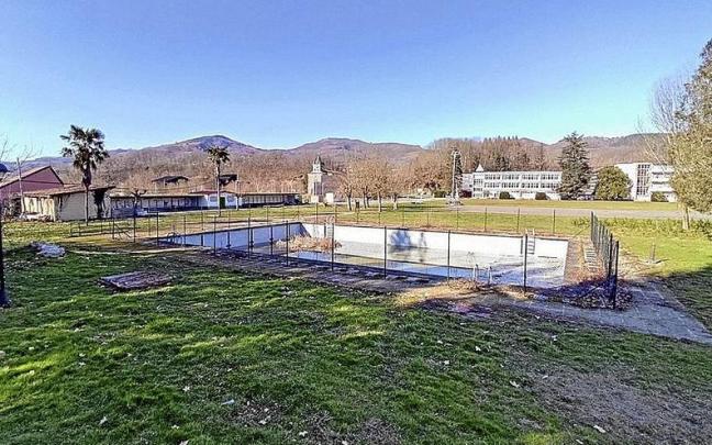 La pista de pumptrack se habilitará en el espacio que ocupa la piscina de Lekaroz. La pista de pumptrack se habilitará en el espacio que ocupa la piscina de Lekaroz.