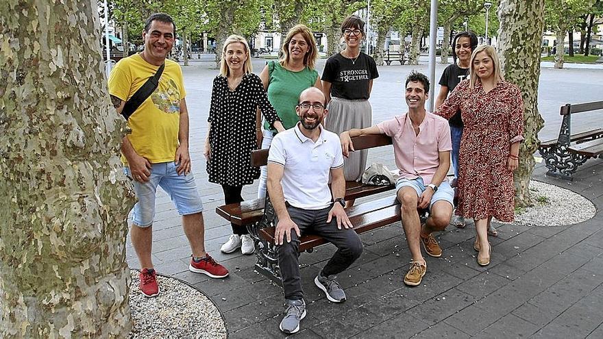 Representantes del tejido comercial y hostelero de Irun, junto a la edil Eizaguirre. | FOTO: N.G.