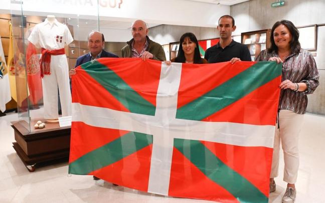 Presentaci&oacute;n del hist&oacute;rico acuerdo, el martes en Sabin Etxea.