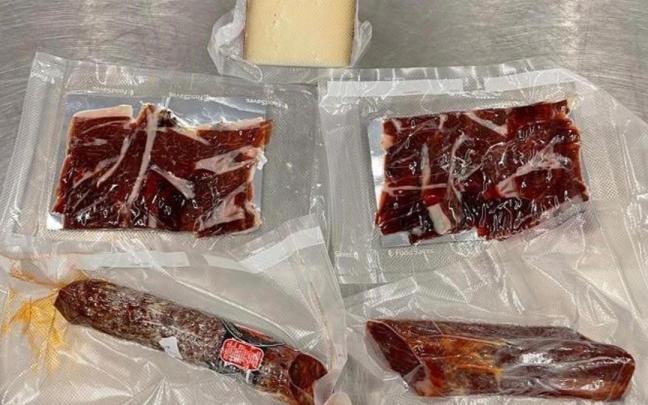 Los alimentos confiscados por las autoridades australianas a un español de 20 años. Los alimentos confiscados por las autoridades australianas a un español de 20 años.