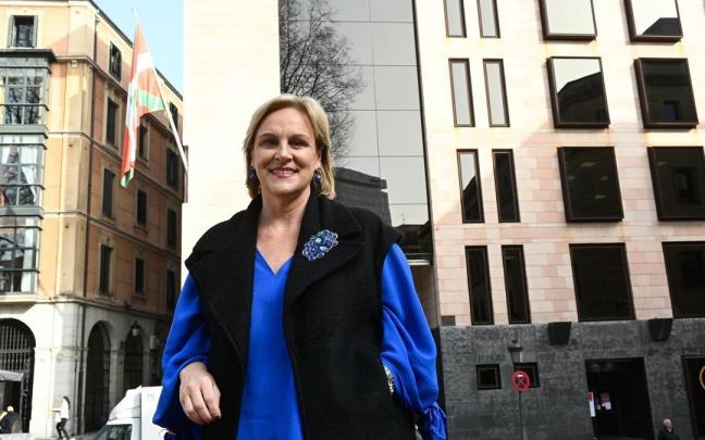 La presidenta del Bizkai Buru Batzar, Itxaso Atutxa, posa en las cercanías de Sabin Etxea. La presidenta del Bizkai Buru Batzar, Itxaso Atutxa, posa en las cercanías de Sabin Etxea.