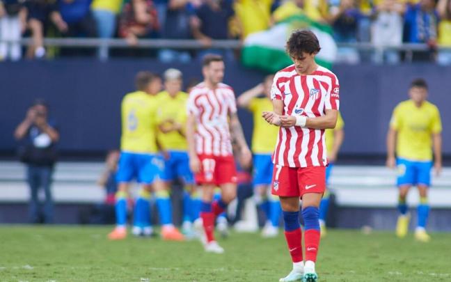 Joao Felix, del Atlético de Madrid, se lamenta al finalizar el partido contra el Cádiz.