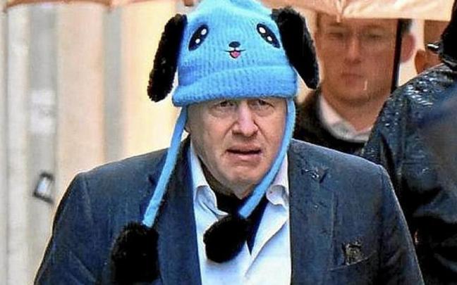 Boris Johnson, con el gorro con el que se paseó por Venecia.