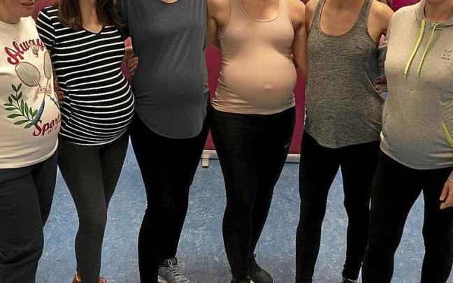 De izquierda a derecha, Nagore de Caso, Sara Polo, Irune Pan, Alana Rincón, Naiara Gracia y Nagore Beltrán de Heredia, en el gimnasio del Centro de Actividad Física Adaptada. De izquierda a derecha, Nagore de Caso, Sara Polo, Irune Pan, Alana Rincón, Naiara Gracia y Nagore Beltrán de Heredia, en el gimnasio del Centro de Actividad Física Adaptada.