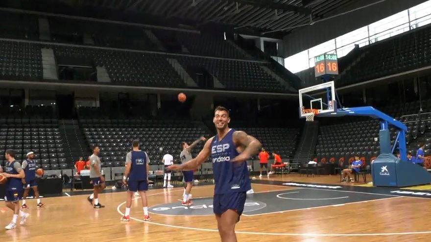 La selección de baloncesto prepara en el Navarra Arena el partido ante Islandia