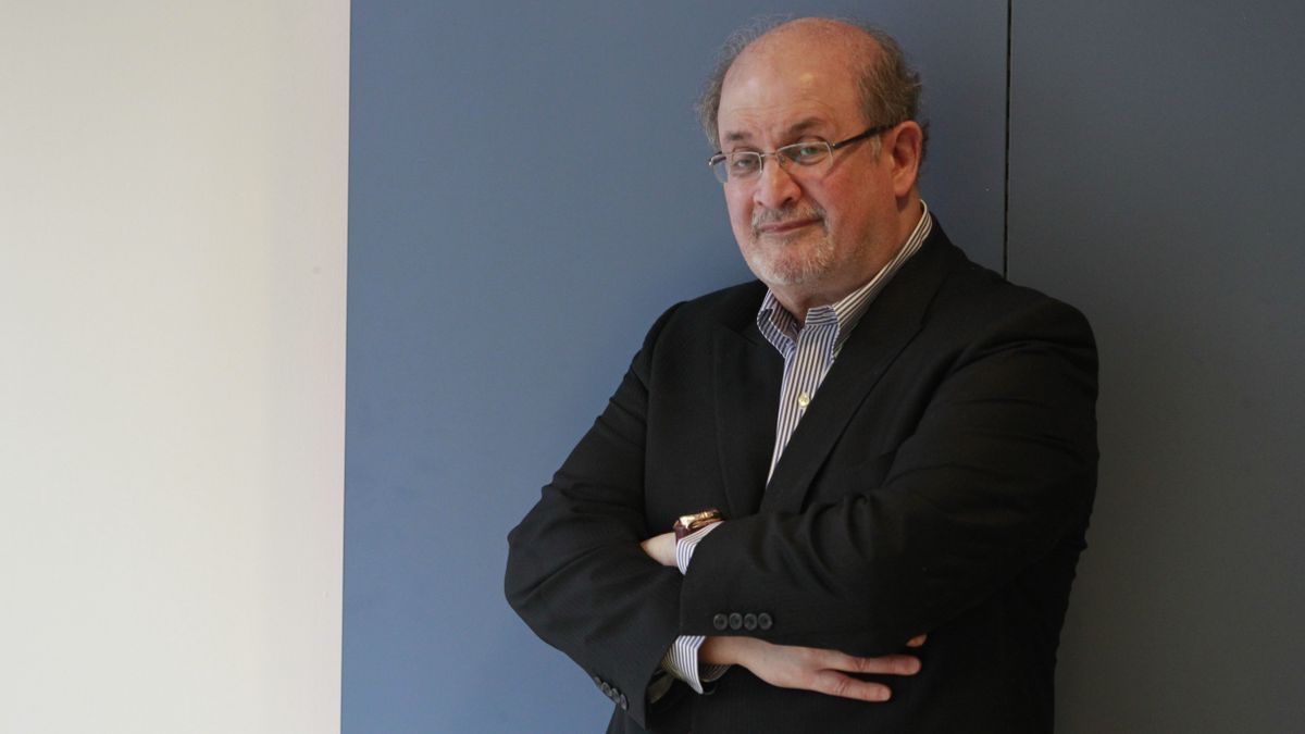 El escritor Salman Rushdie.