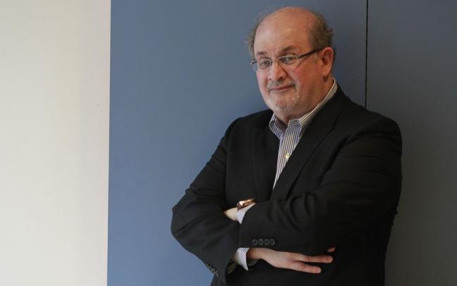 El escritor Salman Rushdie.