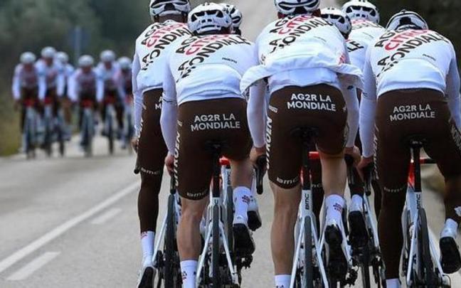 Los ciclistas del equipo AG2R Citro&euml;n Team, que est&aacute;n en Gand&iacute;a desde el pasado s&aacute;bado y se marchar&aacute;n el d&iacute;a 16.