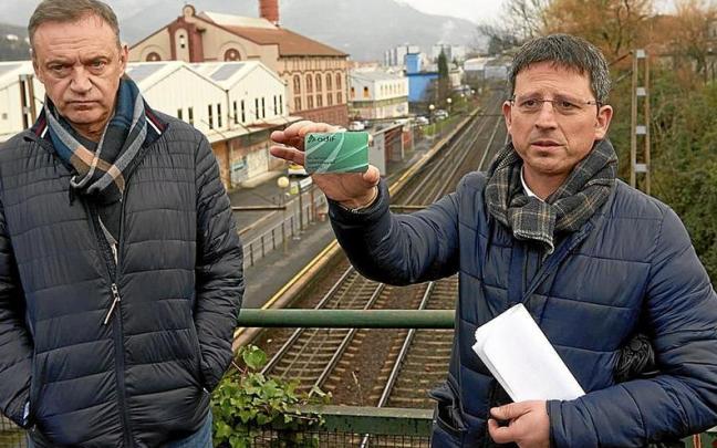 Gonzalo Faustmann (i) y Raúl Fuentes (d), cuya madre murió arrollada el pasado diciembre. | FOTO: EFE Gonzalo Faustmann (i) y Raúl Fuentes (d), cuya madre murió arrollada el pasado diciembre. | FOTO: EFE