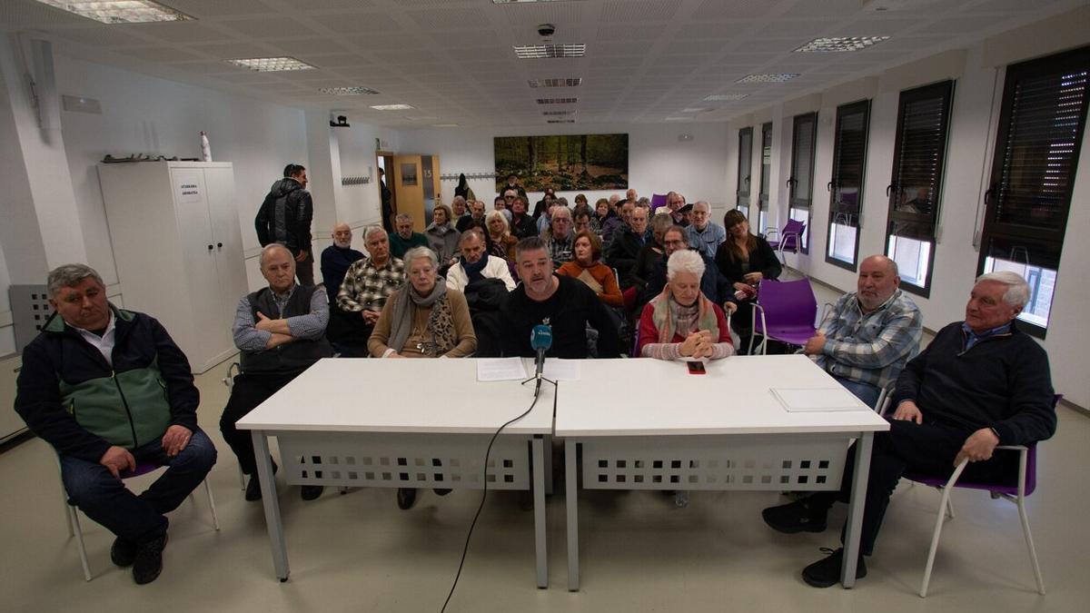 Lectura de manifiesto por parte de afiliados de EA de Navarra en contra de la actuación de la dirección nacional del partido.