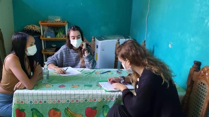 Arantza Muro y Nora Unanua, en una de sus actividades en El Salvador.