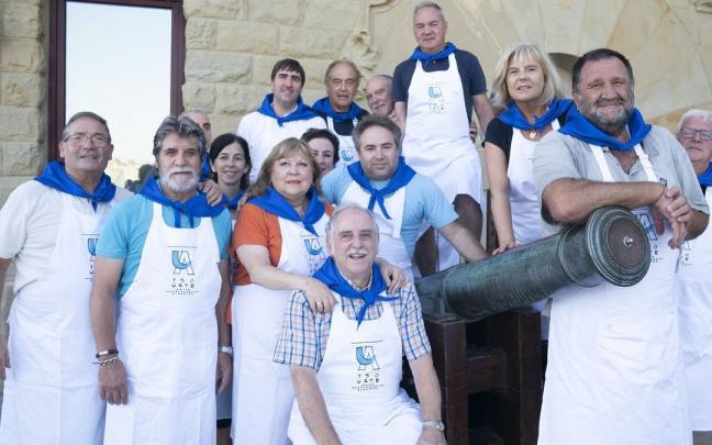 Los socios y socias de la Uni&oacute;n Artesana est&aacute;n felices porque esta tarde por fin cantar&aacute;n el &lsquo;Artillero&rsquo;.